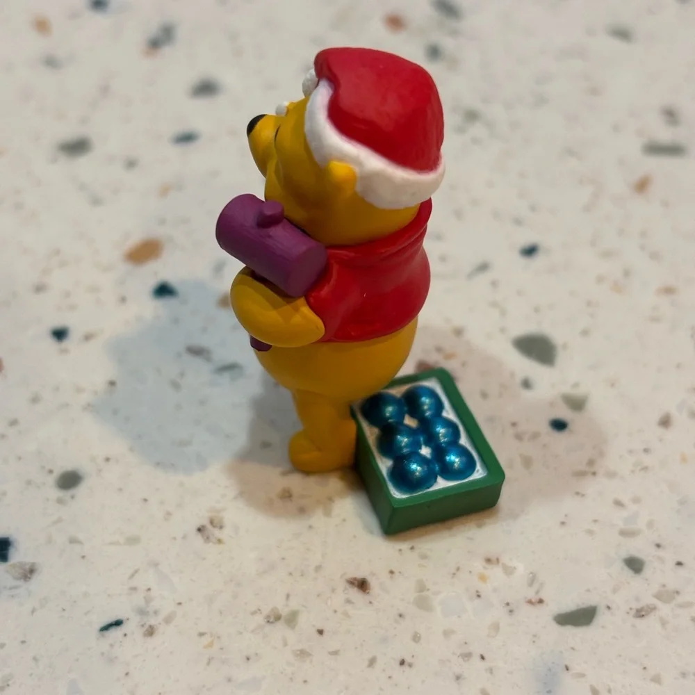 Hallmark Merry Miniatures‎ 1999 Winnie the Pooh Figurine Christmas at Pooh’s